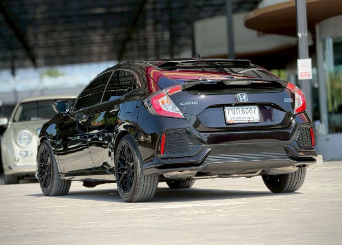 Honda Civic 2017.0 มือสอง เบนซิน ไมล์  เช็กศูนย์ทุกระยะ ฟรีดาวน์ - Image 2