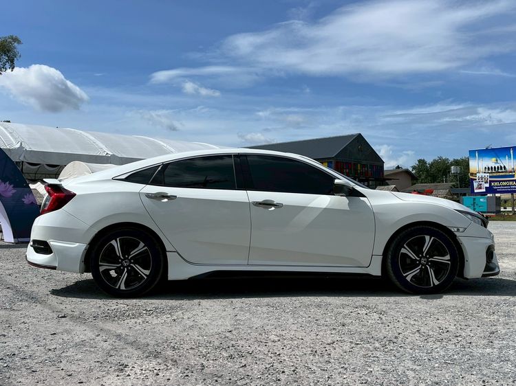 Honda Civic 2018.0 มือสอง เบนซิน ไมล์ รถบ้านแท้ เครดิตดีออกรถ 0 บาท - Image 4